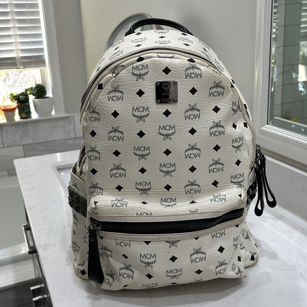 MCM
Visetos Large Side Stud Stark
Backpack Off  White